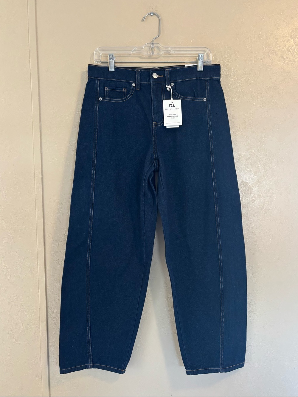 NWT Free Assembly Mid Rise Barrel Ankle Jeans sz 2